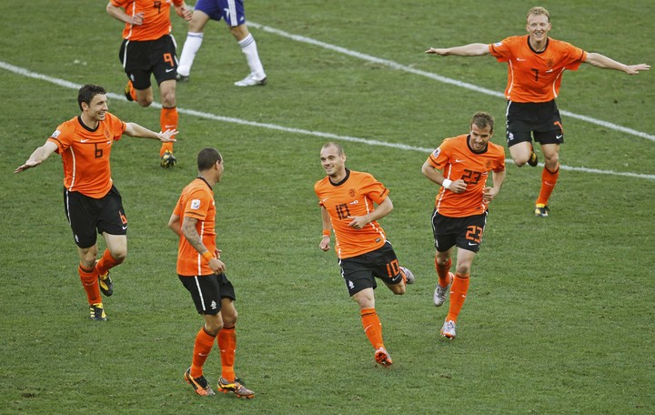 El gol de Wesley Sneijder ante Japón en el Mundial 2010 (REUTERS).