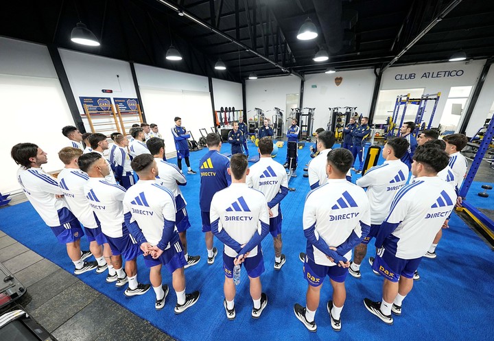 Arruabarrena en su primera charla con el plantel de Boca