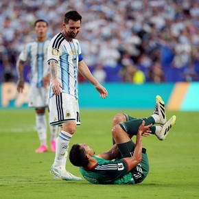 Increíble: en México y España quieren instalar que Messi debió ver la roja