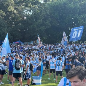 El banderazo argentino en Atlanta antes de los octavos contra Egipto