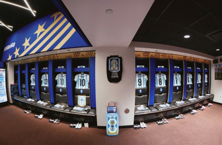 A dos horas del inicio del partido, está todo listo en el vestuario de Argentina en Kansas City.