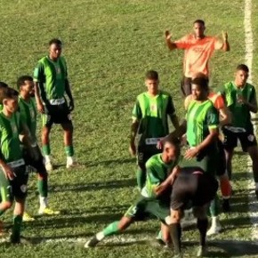 Un futbolista golpeó al árbitro tras ser expulsado y desató un escándalo en una final de Brasil