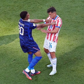 Mbappé: calentura con Andrés Cubas, insulto argentino a Junior Alonso y tangana en el cooling break