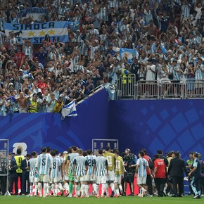 Una crónica desde adentro del estadio: el día más Qatar del Mundial 2026