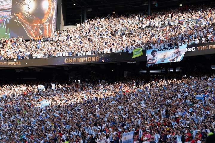 Los hinchas argentino en la final (Juano Tesone).