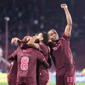 Lanús se quedó con diez ante Cienciano