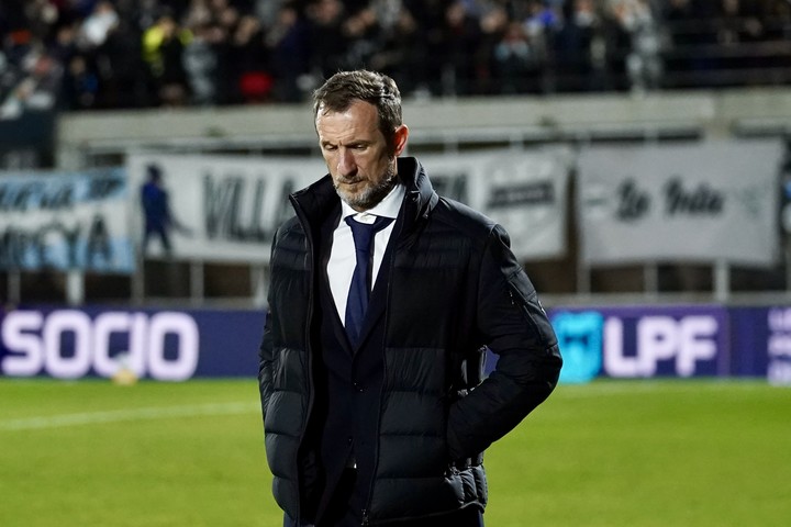 Resignación del DT de Boca en el Bajo Flores. (Maxi Failla)