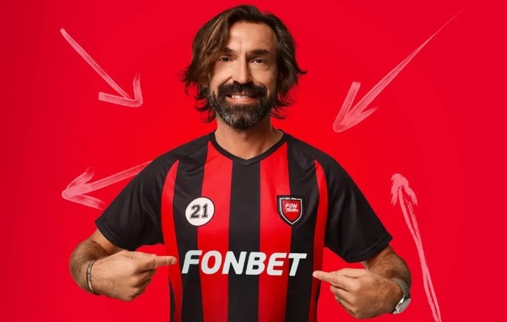 Pirlo, con la camiseta de Fonbet, el vínculo que frenó su llegada a Italia.