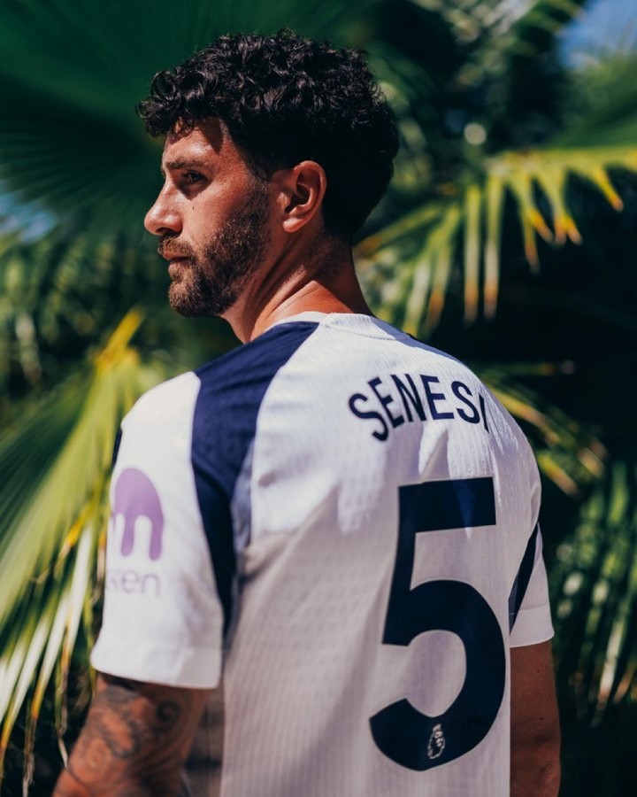 Senesi fue presentado en Tottenham
