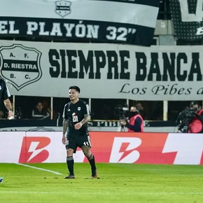 El impresionante historial de Riestra ante los cinco grandes en su casa