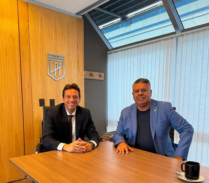 Marcelo Moretti en una reunicón con Claudio Tapia.