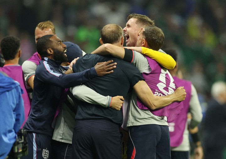 Inglaterra y una victoria de campeón. (REUTERS)