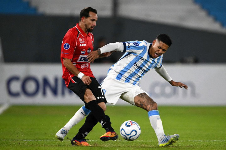 Caracas le ganó a nada menos que a Racing (Photo by Luis ROBAYO / AFP).