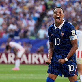 Mbappé, tras el duro partido con Paraguay: "Si hay que meter las manos en la mierda, las vamos a meter"
