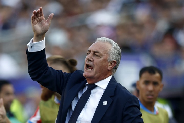 Alfaro bancó al equipo tras la eliminación ante Francia. EFE/EPA/WILL OLIVER