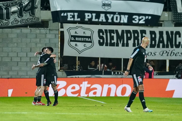 Riestra goleo 3-0 a Boca (FTP CLARIN) 