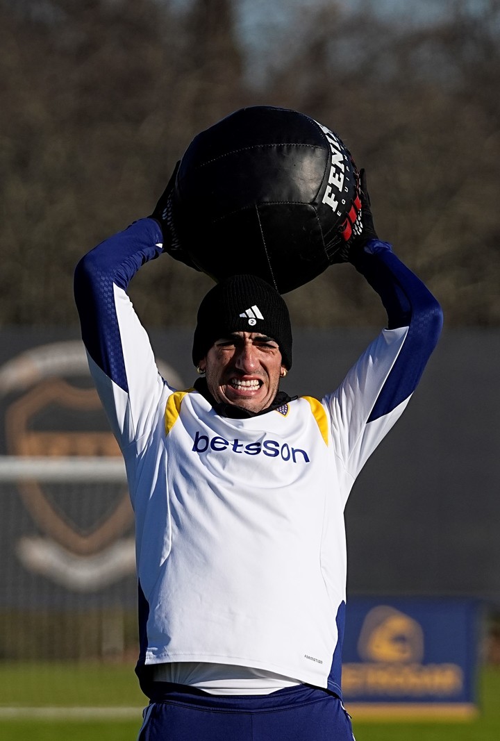 Lautaro Di Lollo arrancó bien el 2026, entró en la prelista mundialista de Scaloni, aunque no terminó del todo bien el semestre. ¿Llegará una oferta? (Prensa Boca).
