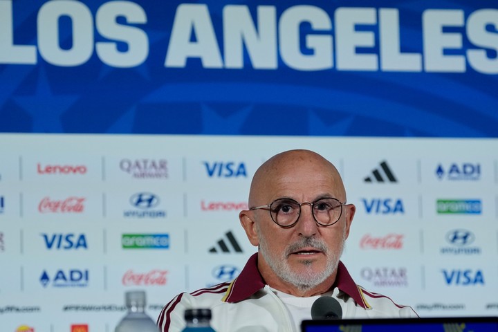 De la Fuente en la conferencia de prensa.