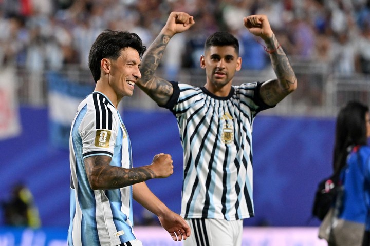 Licha y Cuti, los otros dos mejores jugadores de la Selección en estos cinco partidos para los hinchas. (Foto: EFE)