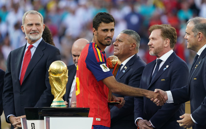 Rodri, en la entrega de medallas. Foto Juano Tesone / enviado especial