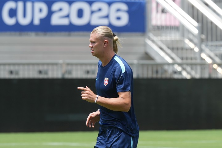 Erling Haaland  tiene siete goles en el Mundial. (AP Photo/Marta Lavandier)