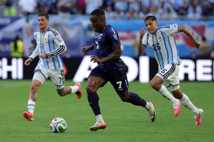 Jovane Cabral ante Argentina.