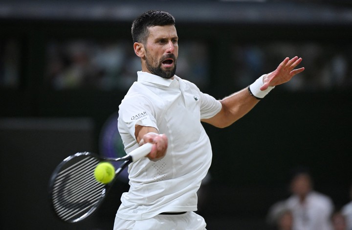 La derecha de Djokovic, mágica como la zurda de Messi. (REUTER)