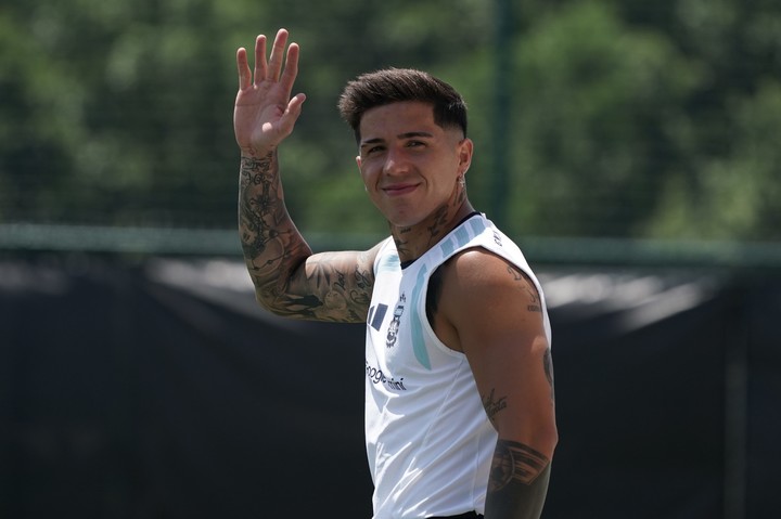 Enzo Fernández en una práctica con la Selección. Foto: Juano Tesone