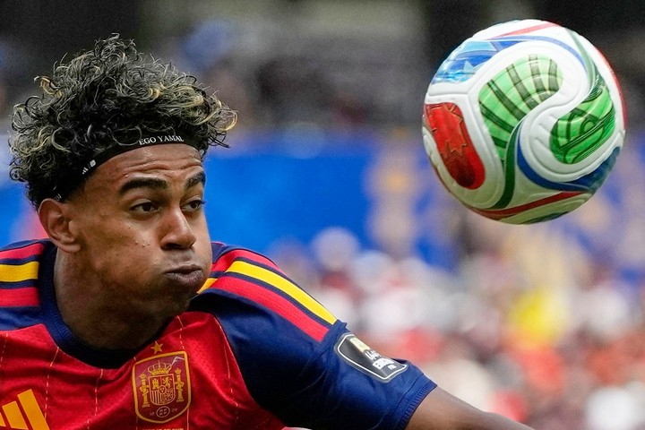 Lamine Yamal durante el partido ante Bélgica (AP).