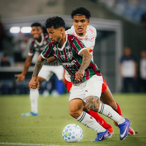 Luciano Acosta quedó bajo la lupa por una amonestación