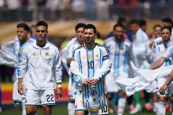 Messi liderando al grupo en Nueva Jersey (Juano Tesone/Enviado especial).
