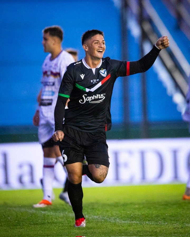 Aaron Quirós en Vélez.