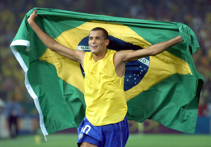 Rivaldo al festejar el título de campeón mundial en 2002.