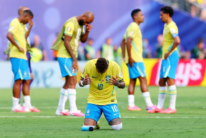 Neymar lamenta a eliminação do Brasil após a derrota para a Noruega nas oitavas do Mundial 2026. Foto: REUTERS/Mike Segar