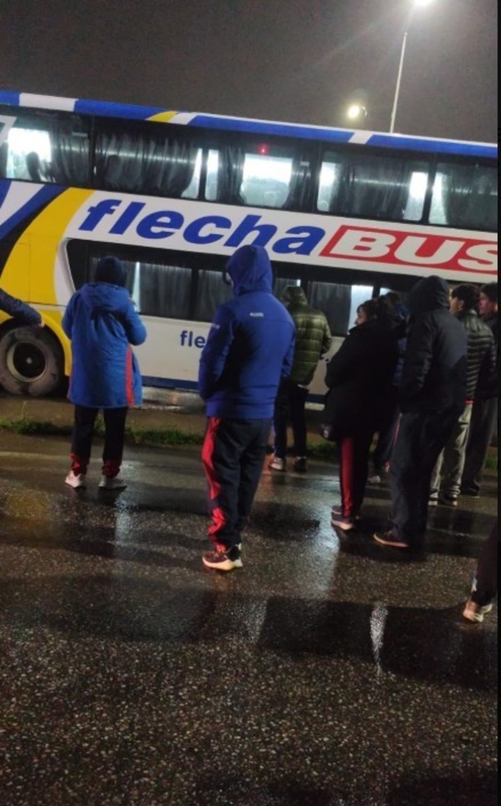 Hinchas de Tigre, baleados en Uruguay (@garcialuciano)