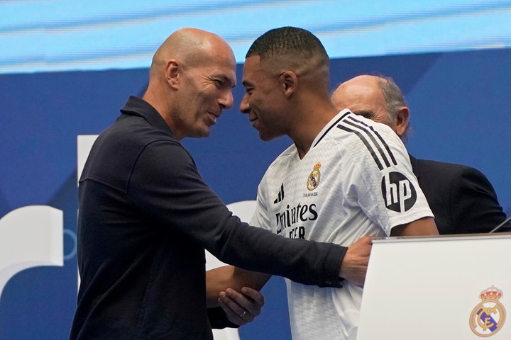 Zinedine Zidane y Kylian Mbappé.