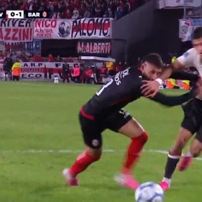 Video: por qué el árbitro pudo haber cobrado penal de River ante Barracas