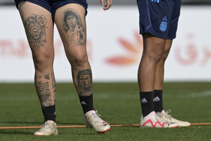 Los tatuajes de la delantera. 