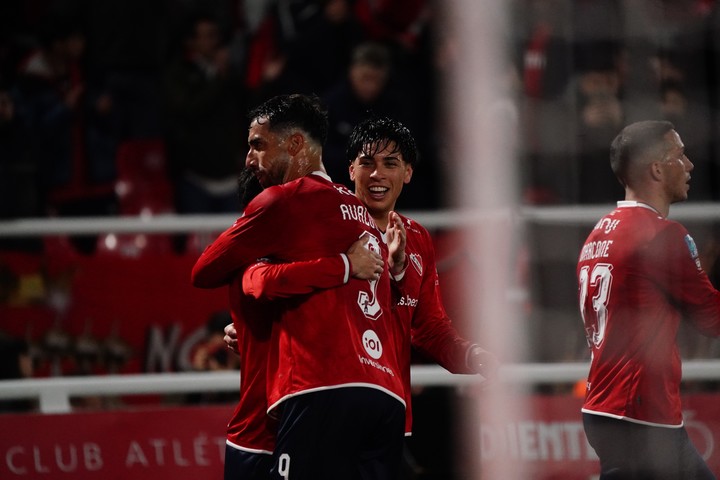Montiel festeja con Ávalos (Emmanuel Fernández).