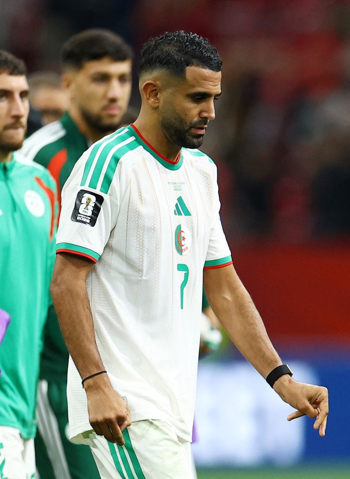 Riyad Mahrez, desazón pura tras la eliminación ante Suiza (Reuters).