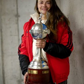 Estefanía Banini volvió a Colo Colo: "Ya era hora de volver a casa"