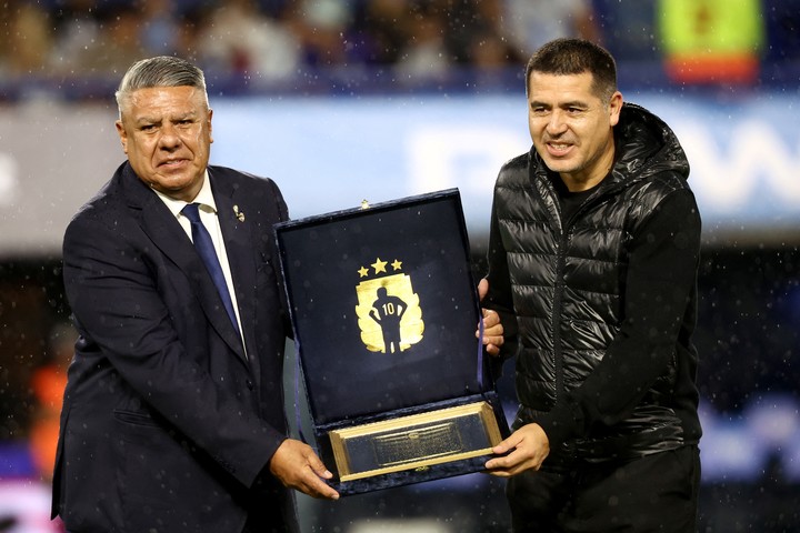 Román dijo tener mucho cariño por el presidente de la AFA. (REUTERS)