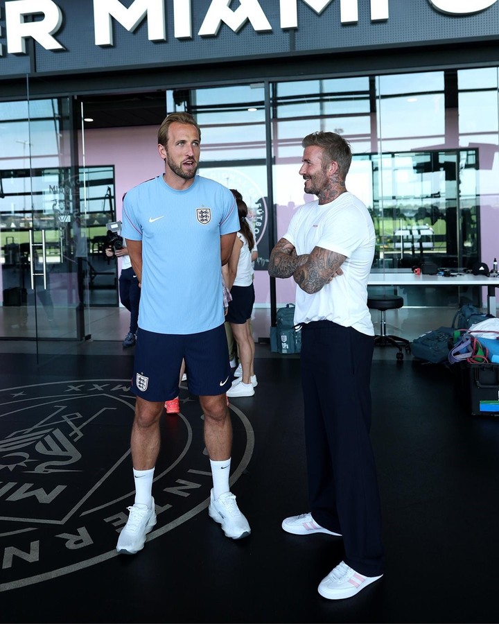 Beckham junto a Harry Kane. Prensa Inglaterra.