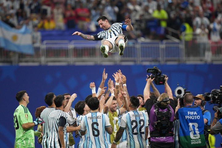 Los años más gloriosos de Messi llegaron junto a un recambio generacional (AP).