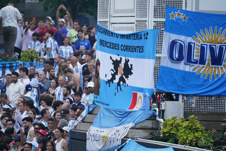 Muchas banderas vinculadas a Malvinas.
Foto Juano Tesone/ Enviado especial