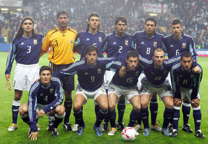 Roberto Ayala y Walter Samuel en la formación titular. (AP)