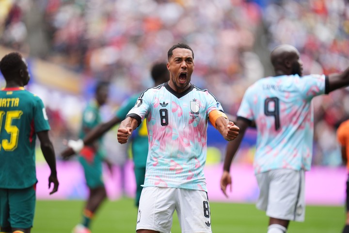 Tielemans salvó a Bélgica. (AP Photo/Manu Fernandez)