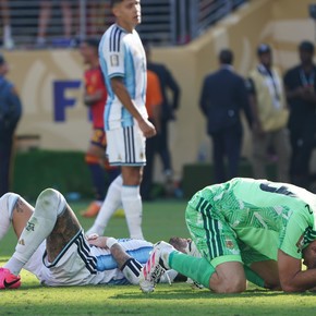 Dibu Martínez, de su mejor partido en el Mundial a la duda en el gol de España