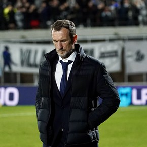 Arruabarrena, durísimo: "El vestuario es un cementerio", "Faltó ímpetu para ir a buscarlo" y "Me preocupa no levantarnos de esta derrota"