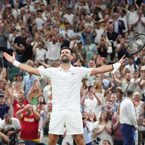 A lo Messi: con 39 años, Djokovic ganó un partido épico en Wimbledon e irá por la heroica contra Sinner